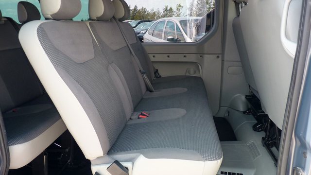 skaluj obraz (+/-) opel Vivaro - fotele