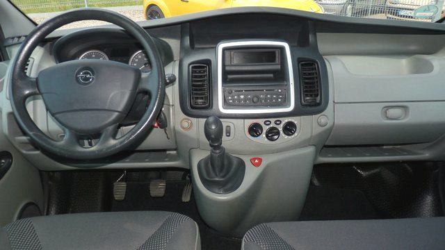 skaluj obraz (+/-) opel Vivaro fotele
